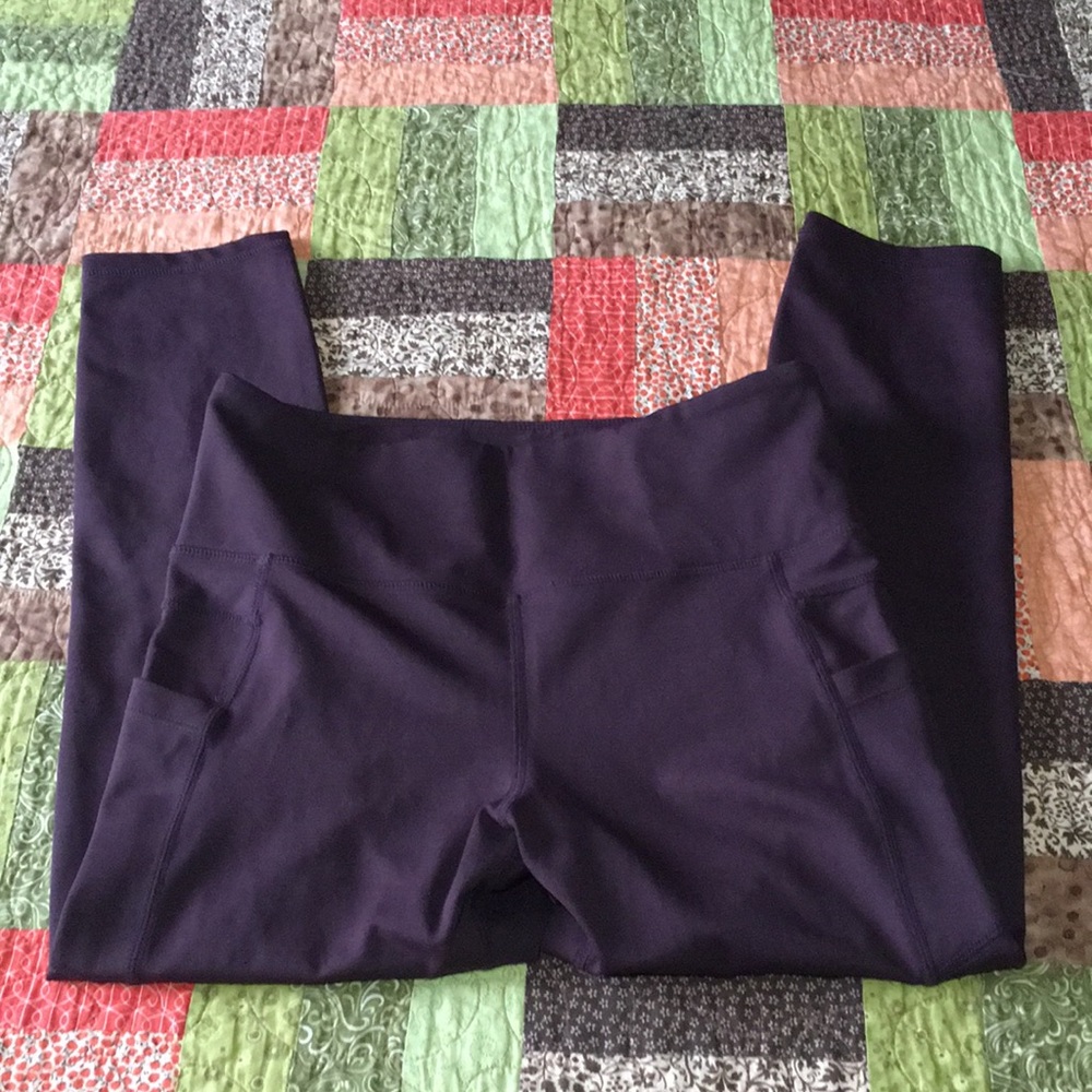 Zyia light n tights plum Capri length